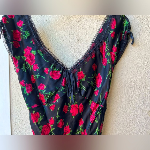 Betsey Johnson 100% silk red rose pattern Lace Trim dress - Picture 1 of 10